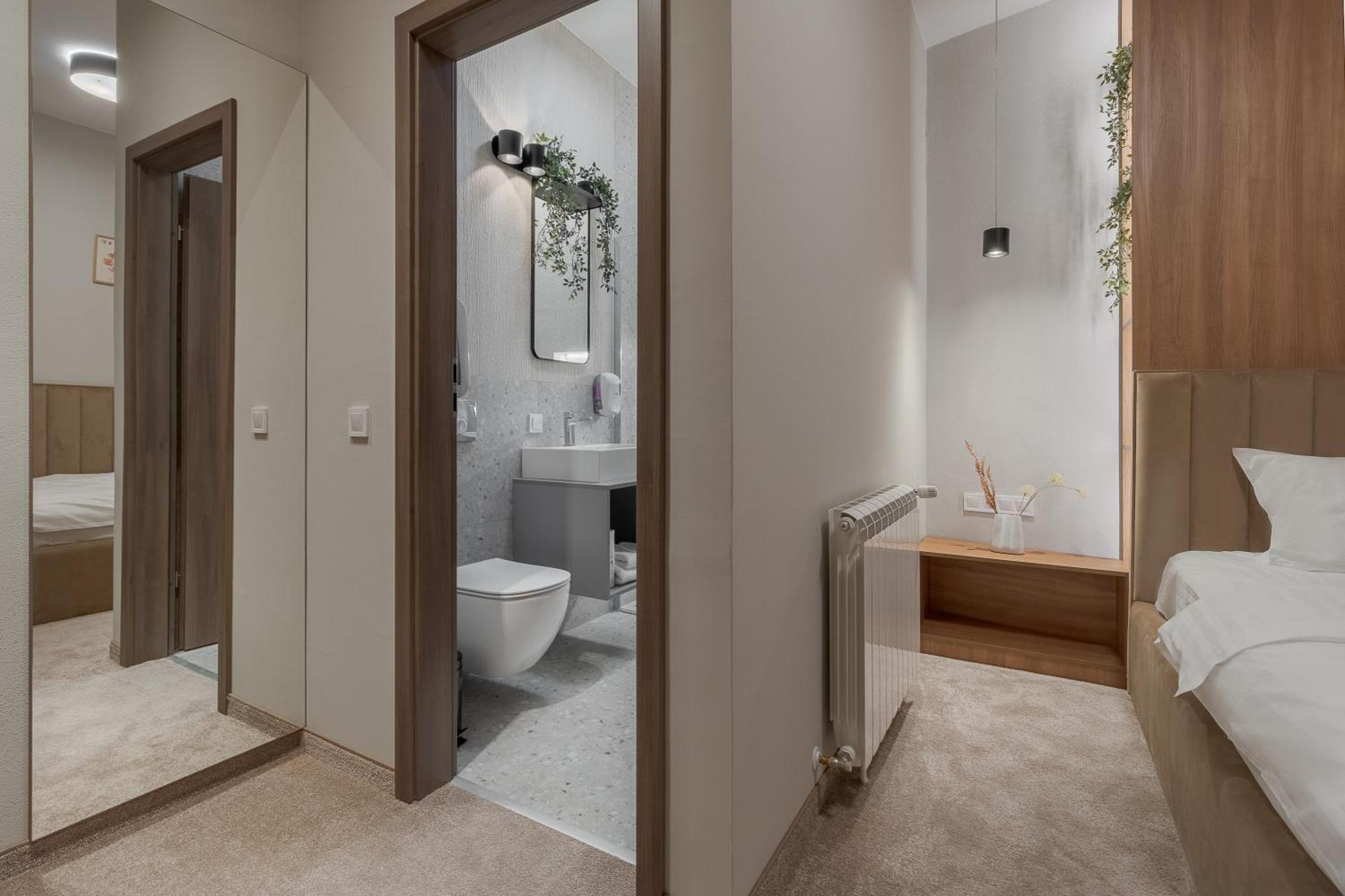 Oasis Rooms Орадеа Екстериор снимка
